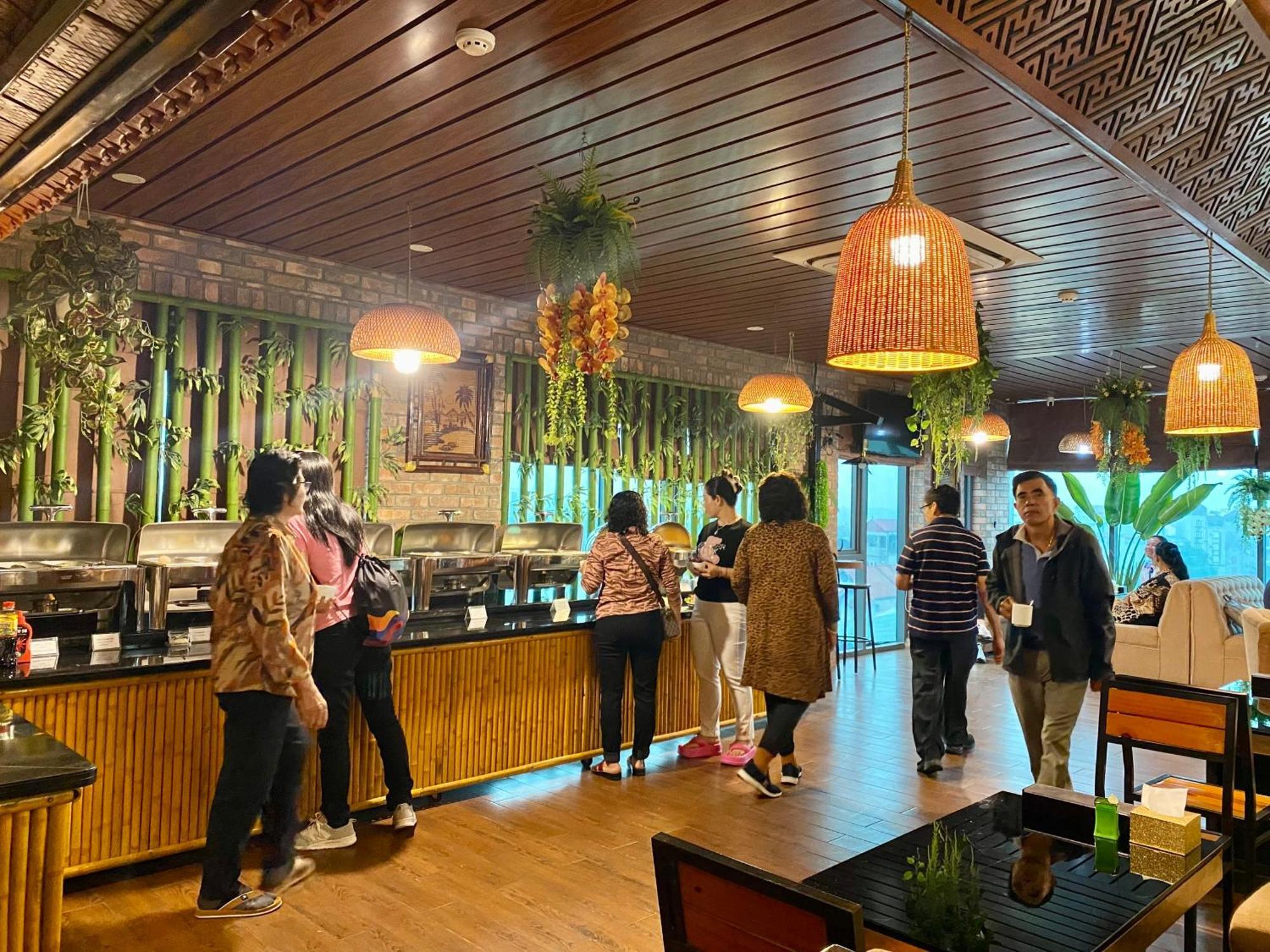 Kawasaki Noi Bai Airport Hotel Exterior photo